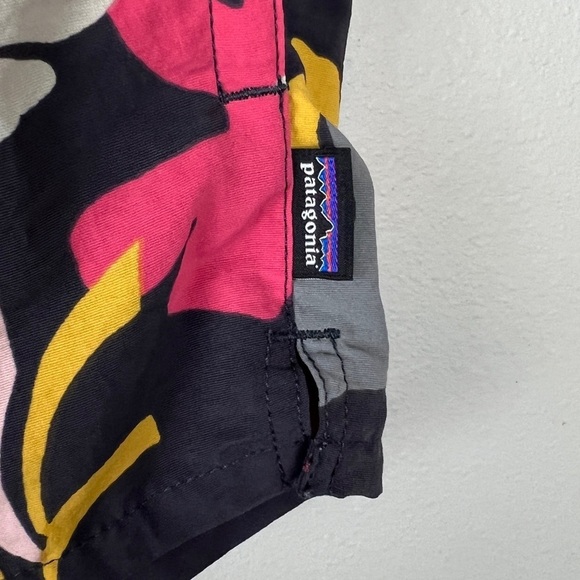 Patagonia Barely Baggies Shorts 2" Hawaiian Floral - Picture 3 of 5